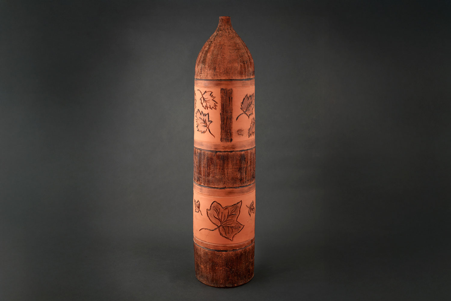 Juan Miguel Alía de Las Heras Decorative clay cylinder
