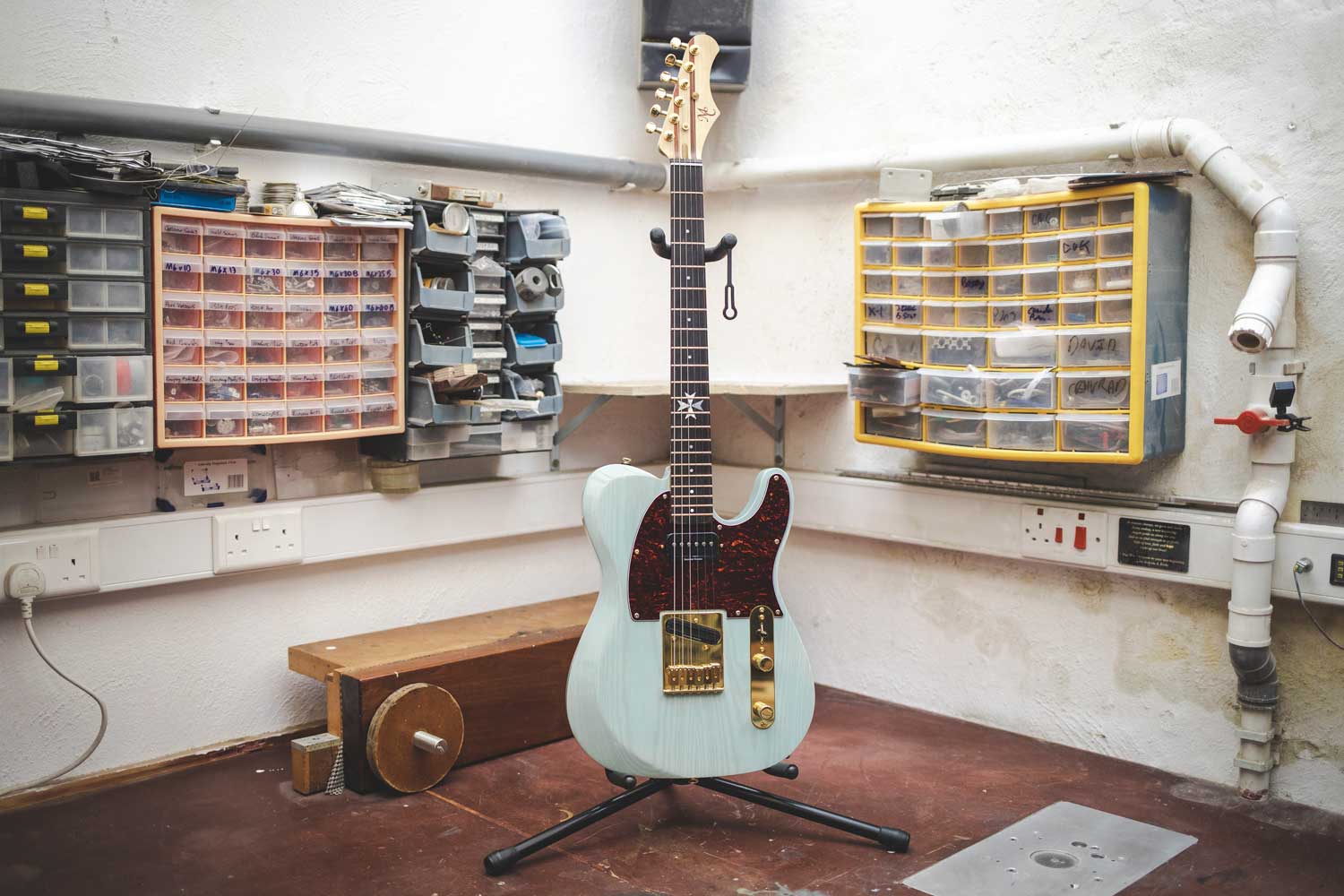Andrew Manicaro Tele Experiment guitar