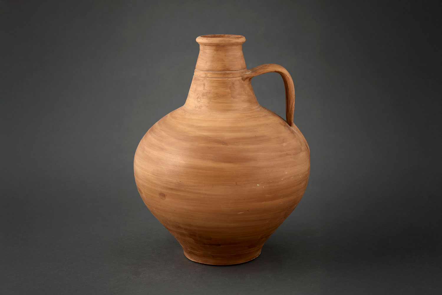 Juan Miguel Alía de Las Heras Oil jug with handle