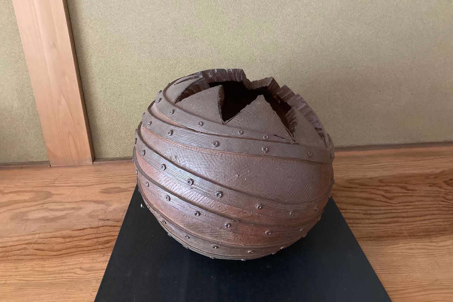 Kosuke Kaneshige Flower Vase, Egg