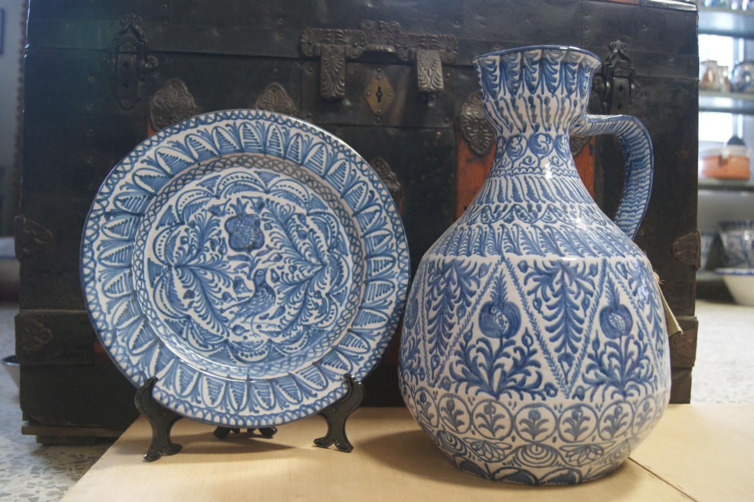 Blas Emilio, Luis Fernando & Roberto Casares Granada plate and jug