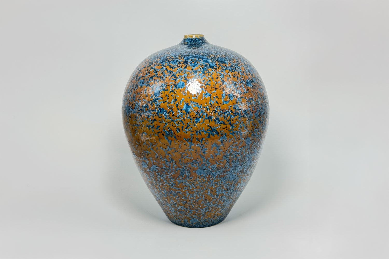 Sanjar Kubaev Slim crystalline vase