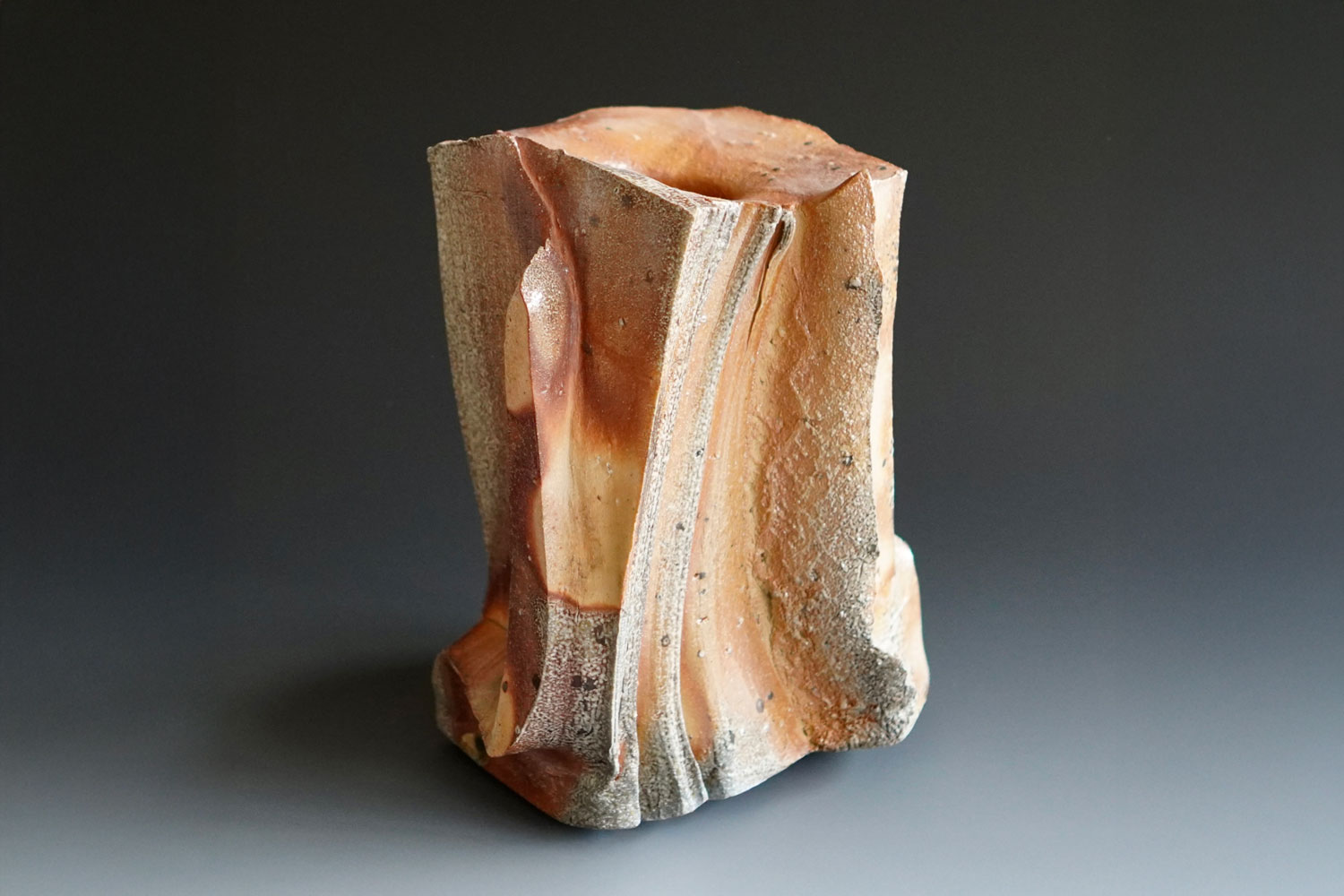 Akira Satake Short sculptural vase