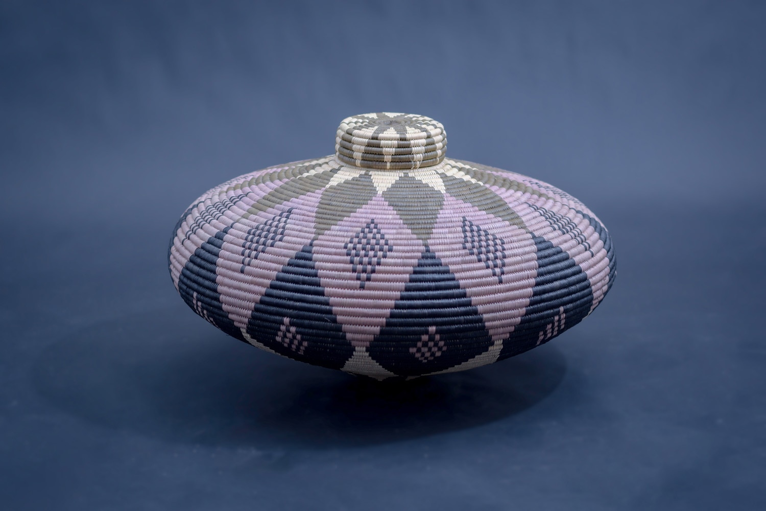 Beauty Ngxongo Isichumo lidded basket, Diamond Pattern