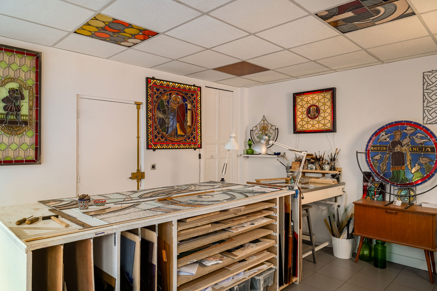 Marie-Pierre Bouaziz A stained glass making group workshop in Paris